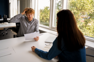 Erros que fazem seu currículo ser ignorado (e como corrigir)